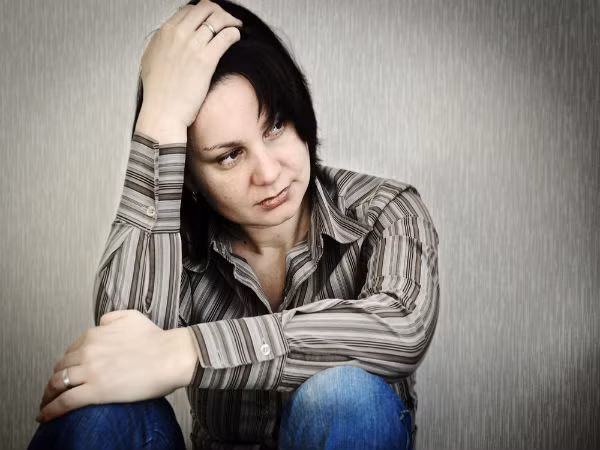 12. Giảm sự lo lắng: Sự lo lắng là một phản ứng tiêu cực gây ra bởi bộ não, nơi mà người đó cảm thấy sợ hãi và lo lắng. Hàm lượng caffeine trong cà phê có khả năng làm giảm các hormone cortisol trong não để giảm lo lắng. Ảnh: Boldsky.