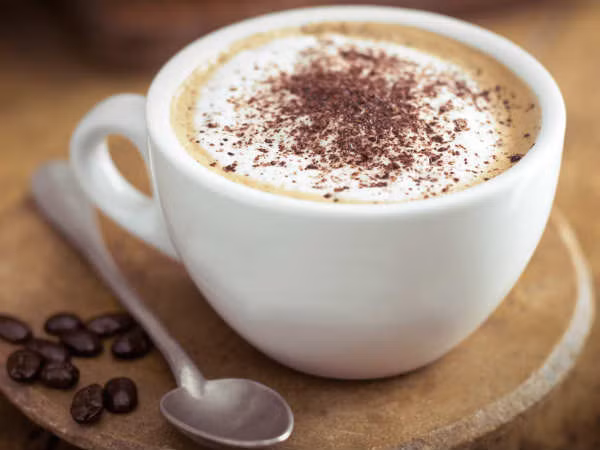 5. Caffeine: Những người thường bị chứng đau nửa đầu hành hạ có thể uống cà phê hai ngày mỗi tuần. Nếu bạn lạm dụng uống quá nhiều cà phê, điều này có thể dẫn đến sự phụ thuộc và tăng tần suất đau nửa đầu. Ảnh: Boldsky.