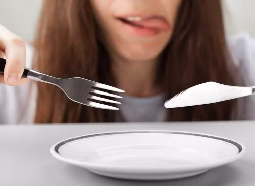 Hãy nhớ là đừng đi mua sắm khi bụng đói. Thực tế, nghiên cứu cho thấy đói có thể kích hoạt hành vi liên quan đến việc thu mua. Ảnh: Shutterstock.