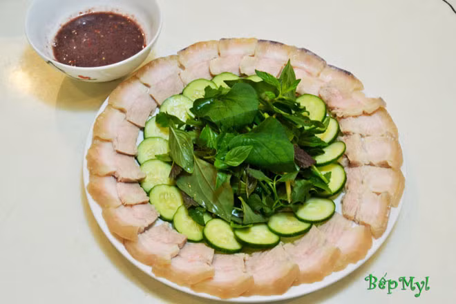 Vét sạch nồi cơm với thịt luộc chấm mắm tôm và cà muối - Hình 2 Vet sach noi com voi thit luoc cham mam tom va ca muoi-Hinh-2