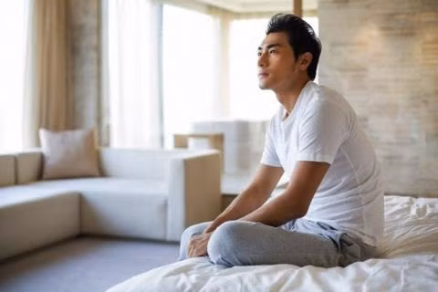 Hanh xu ky la cua nguoi dan ong co vo mang thai voi bo