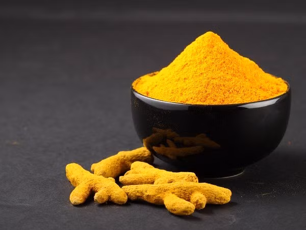 6. Củ nghệ: Củ nghệ chứa curcumin có tác dụng giảm đau, viêm và cứng khớp liên quan đến viêm khớp dạng thấp. Ảnh: Boldsky.