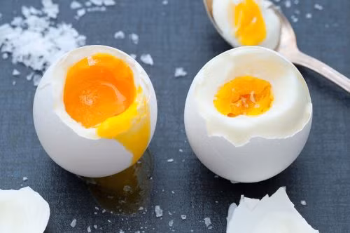 10. Ăn thực phẩm giàu Vitamin D: Để duy trì mái tóc khỏe mạnh, vitamin D là cần thiết, Tiến sĩ Yadav nói. Vitamin tan trong chất béo này không chỉ giúp tóc bạn mọc nhanh mà nó còn có thể ngăn ngừa nhiều bệnh ung thư và giúp bạn giảm cân nhanh. Ảnh: Eatthis.