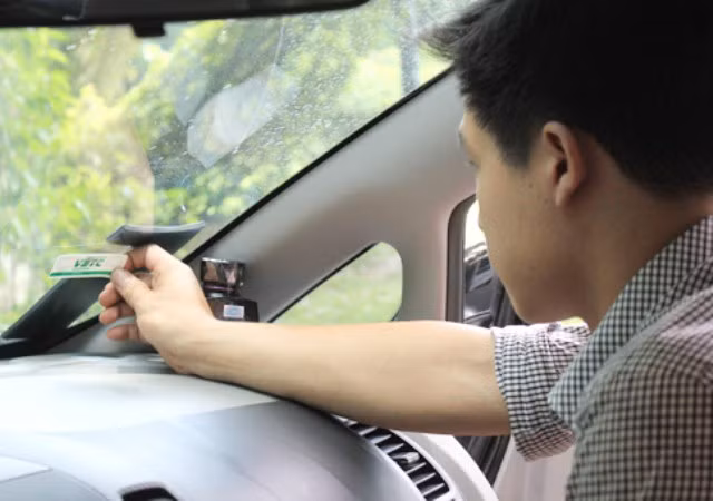 Tại sao nên sử dụng dịch vụ thu phí không dừng ETC?: Với tài xế, tiết kiệm thời gian, giảm ùn tắc do không cần dừng lại xếp hàng chờ mua vé; giảm ô nhiễm môi trường nhờ tiết kiệm giấy in, khói bụi; không cần sử dụng tiền mặt, hạn chế tiếp xúc và dịch bệnh; Tiết kiệm nhiên liệu khi lưu thông trôi chảy. 