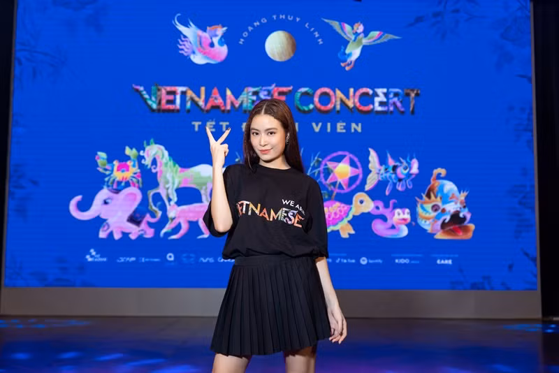 Hoàng Thùy Linh vẫn miệt mài ca hát. Cô liên tục ra MV, trong đó nhiều sản phẩm gây sốt như: See tình, Để Mị nói cho mà nghe, Bánh trôi nước. Sắp tới, Hoàng Thùy Linh tổ chức liveshow đầu tiên trong sự nghiệp. Ảnh: Dân Việt.