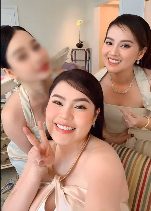 Hồng Loan đầu tư vẻ ngoài mỗi lần xuất hiện.
