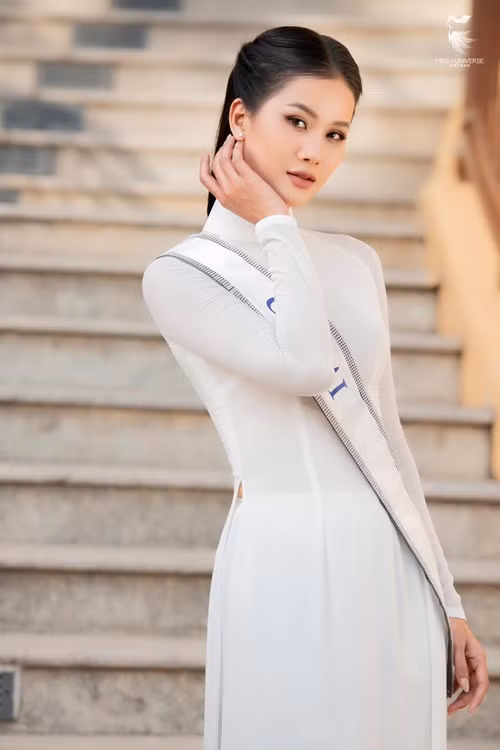 Trước chung kết Miss Universe Vietnam 2023, ban tổ chức công bố bộ ảnh áo dài của 18 thí sinh.