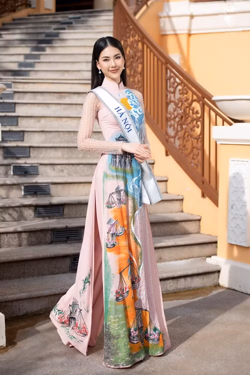 Bùi Quỳnh Hoa cũng lọt top 5 Người đẹp biển.