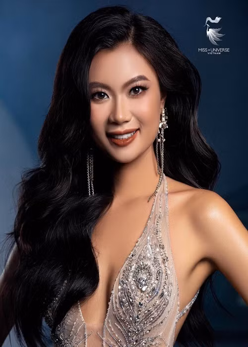 Hồng Đăng "lột xác" nhờ lớp makeup đậm chất hoa hậu. Ảnh: Miss Universe Vietnam.