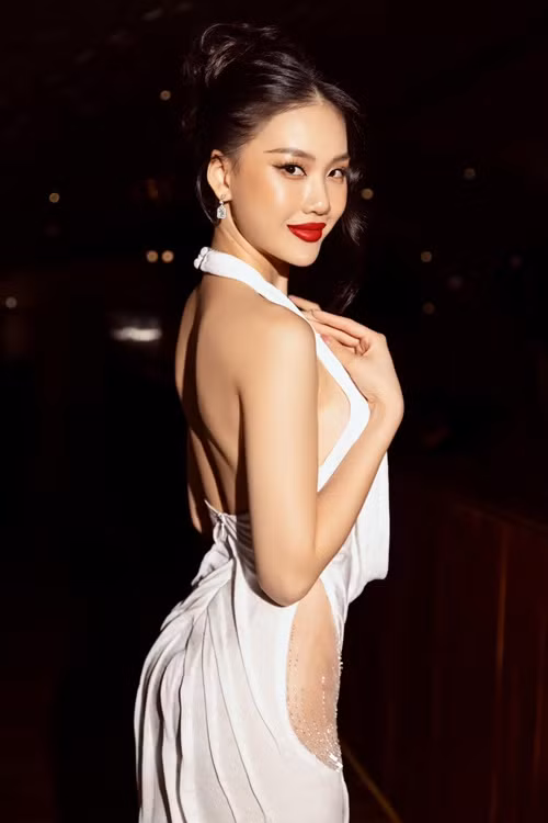 Quỳnh Hoa tiếp tục thi nhan sắc khi được nhiều khán giả ủng hộ.