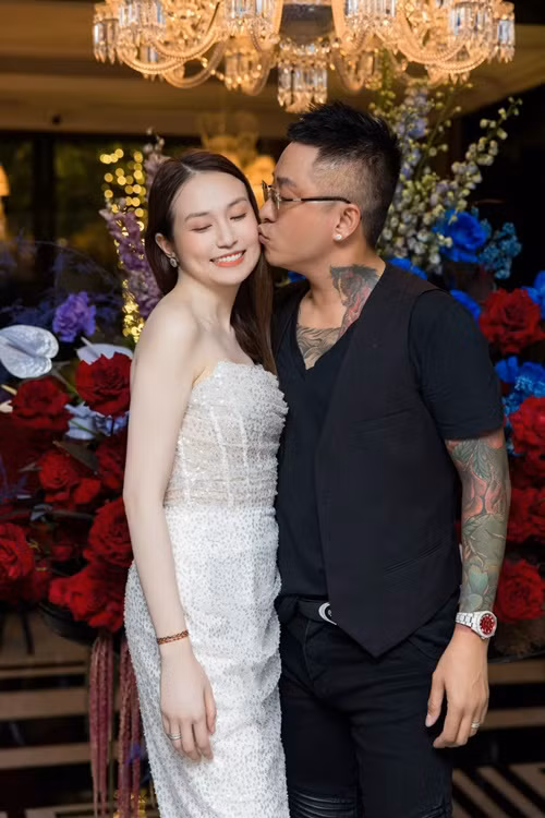 Nam ca sĩ luôn là người chủ động làm lành trước với bà xã. Ảnh: FBNV.