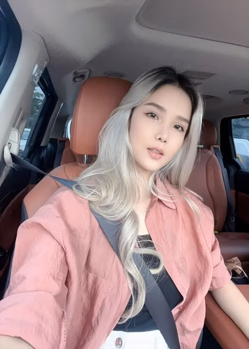 Nhờ phẫu thuật thẩm mỹ, Kỳ Hân sở hữu gương mặt xinh đẹp hơn với sống mũi cao. Ảnh: FBNV.