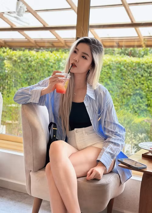 Kỳ Hân trẻ trung, gợi cảm dù từng hai lần sinh nở. Ảnh: FBNV.