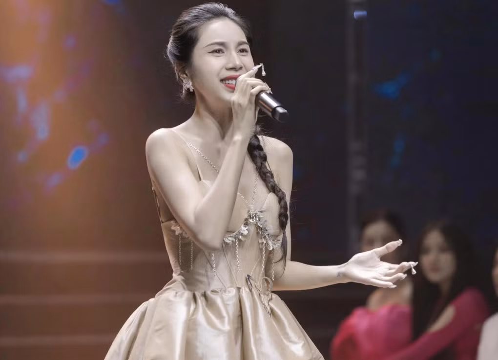 Thủy Tiên ra mắt video cover một ca khúc Trung Quốc hồi tháng 4, tuy nhiên phản ứng của khán giả về sự trở lại này khá im ắng. Sau 5 tháng, video chỉ đạt con số 80.000 lượt xem.