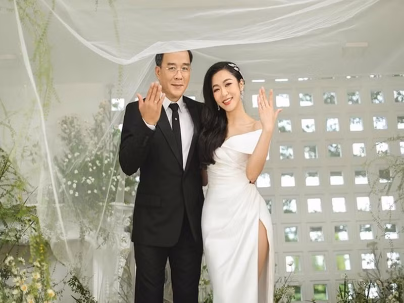 Sau đó, nữ ca sĩ và người bạn đời phát sinh nhiều vấn đề, không phù hợp trong mọi tư tưởng. Hà Thanh Xuân sống một mình trong gần 1 năm qua. Ảnh: Zing.