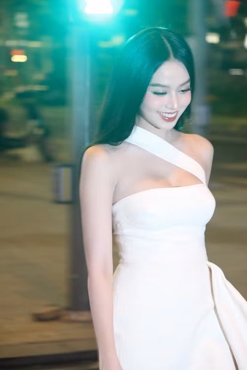 Dự sự kiện hay ở đời thường, Hoa hậu Việt Nam 2022 yêu thích đầm ôm body cúp ngực hoặc váy quây.