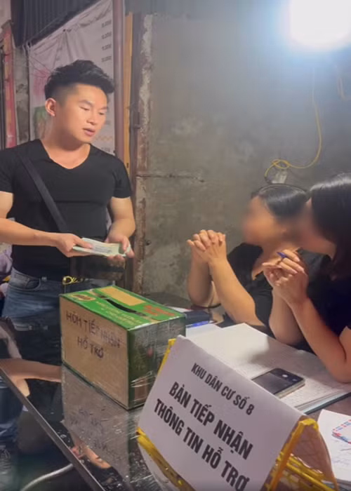 Ca sĩ Du Thiên quyên góp 20 triệu đồng cho nạn nhân trong vụ cháy chung cư mini ở Hà Nội. Ảnh: Dân Việt.