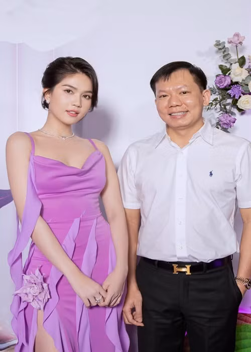 Mới đây chia sẻ trên Saostar, bác sĩ Cao Hữu Thịnh cho biết, ban đầu, khi nghe tên Ngọc Trinh, anh đã cảm thấy rất “drama”. Ảnh: FBNV.