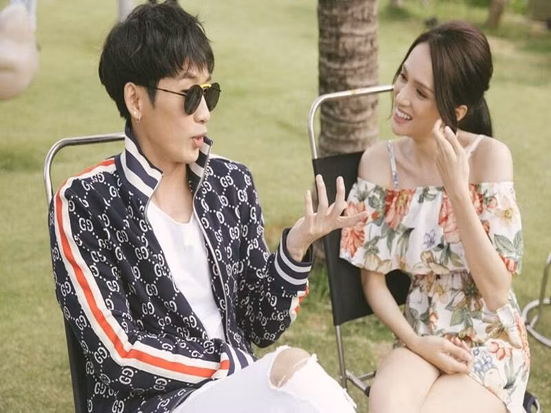 Tuấn Trần chưa từng công khai bất kỳ mối tình nào. Tuy nhiên, nam diễn viên phim Bố già vướng nhiều tin đồn tình cảm. Khi đóng Sắc đẹp dối trá, Tuấn Trần dính nghi vấn phim giả tình thật với Hương Giang Idol. Ảnh: Saostar.