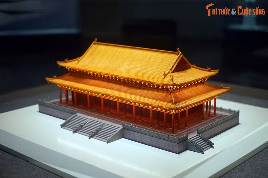 Theo các nhà khoa học của Viện nghiên cứu Kinh thành, những năm gần đây đã có hàng chục cuộc khai quật diễn ra xung quanh điện Kính Thiên. Kết quả khai quật và nghiên cứu có nhiều phát hiện mới và giá trị, cung cấp tư liệu khoa học cho việc nghiên cứu phục dựng cung điện này