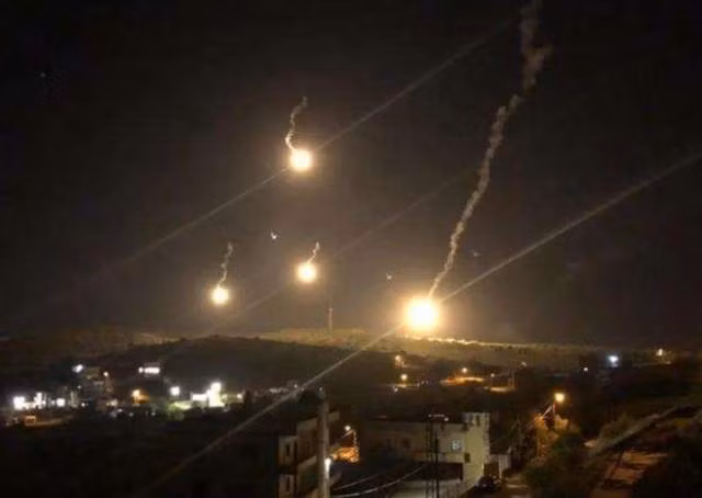 Đài truyền hình Nhà nước Israel dẫn lời các nguồn tin chính thức giấu tên từ Bộ Quốc phòng Israel nói rằng, với sự gia tăng các cuộc không kích chống lại Iran ở Syria, Iran bắt đầu giảm sức mạnh quân sự ở Syria và Israel sẽ tiếp tục gây áp lực quân sự cho Iran cho đến khi Iran rút hoàn toàn lực lượng quân sự khỏi Syria.