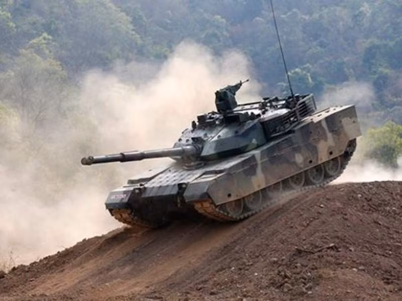 Quân đội Pakistan hy vọng, với các loại giáp mới này, VT-4 có thể chống lại loại đạn xuyên giáp ổn định bằng cánh 3BM44 do xe tăng T90MS bắn ra ở khoảng cách 2.000 mm. Cùng với đó, giáp phản ứng nổ cũng được đặt trên nóc xe, có thể chống lại đạn tên lửa chống tăng Javelin, thường tiến công theo kiểu “đột nóc”, mà Ấn Độ mới mua của Mỹ.