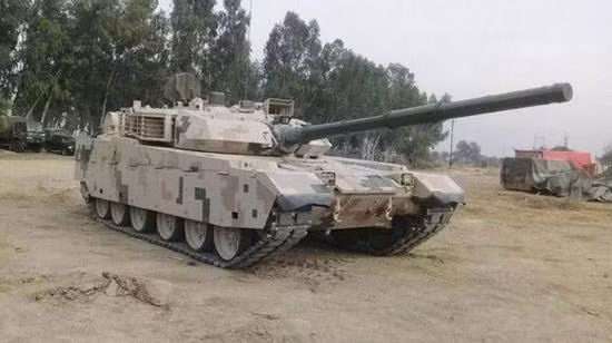 Phiên bản VT-4 có trọng lượng của chiến đấu khoảng 52 tấn (T90MS khoảng 50 tấn), với công suất 1.500 mã lực, tỷ lệ công suất trên trọng lượng là 28,8 mã lực/tấn, trong khi đó T90MS chỉ có công suất 1.200 mã lực và tỷ lệ công suất trên trọng lượng là 24 mã lực/tấn. Tuy nhiên, T-90MS của Ấn Độ được mệnh danh là “xe tăng bay”, với khả năng cơ động tốt hơn nhiều với các loại xe tăng của phương Tây.