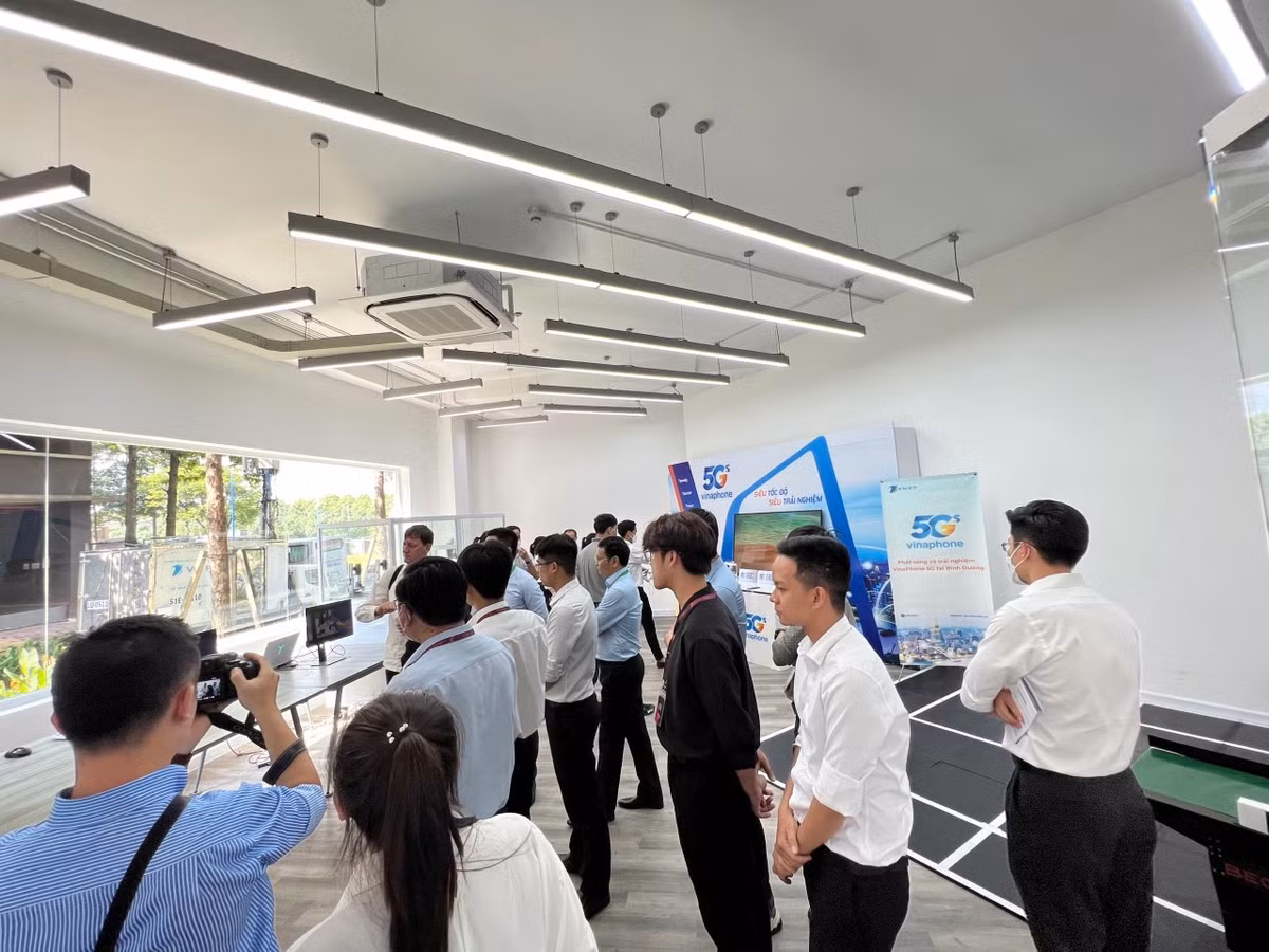 VNPT phát sóng 5G VinaPhone phục vụ sự kiện vinh danh Top 7 ICF - Hình 3 VNPT phat song 5G VinaPhone phuc vu su kien vinh danh Top 7 ICF-Hinh-3