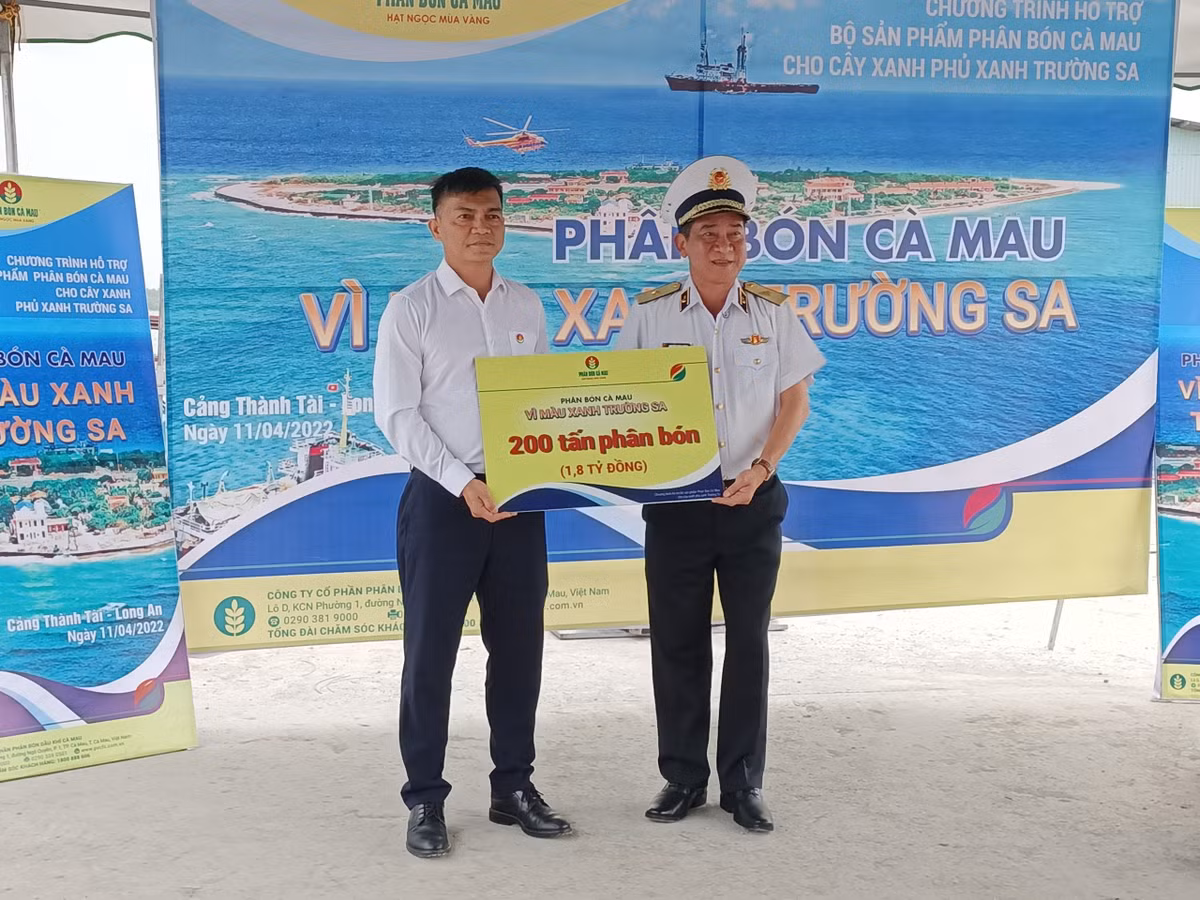 Phan bon Ca Mau vi mau xanh Truong Sa