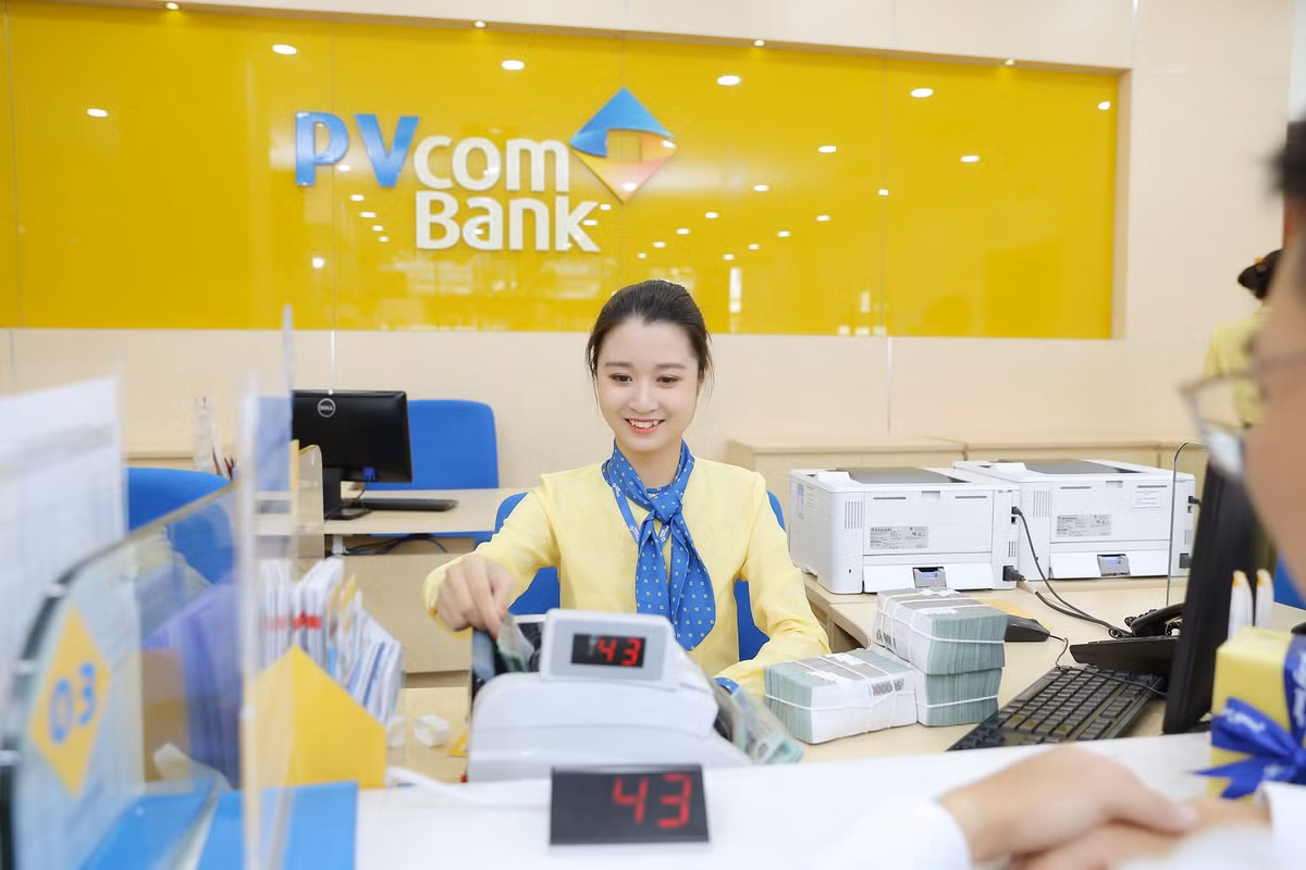 Chuyen tien quoc te cuoi nam: Ngan hang gop phan giai bai toan tiet kiem chi phi