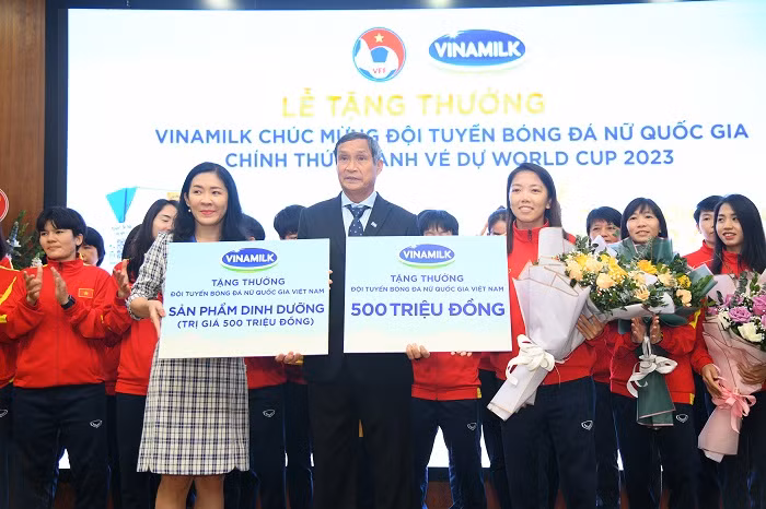 Vinamilk trao thuong 