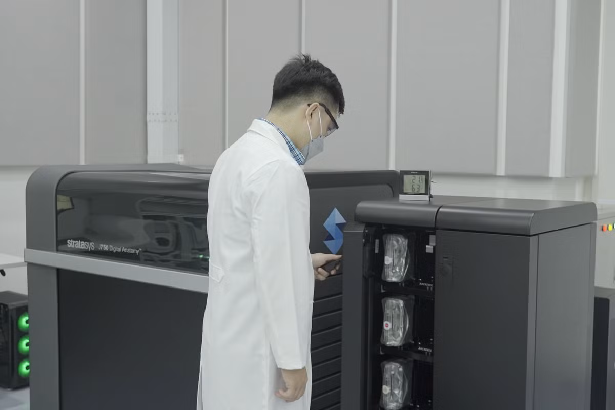 “Thước ngắm phẫu thuật” độc quyền “made in Vietnam” nâng độ chính xác của phẫu thuật khớp gối - Hình 2 “Thuoc ngam phau thuat” doc quyen “made in Vietnam” nang do chinh xac cua phau thuat khop goi-Hinh-2