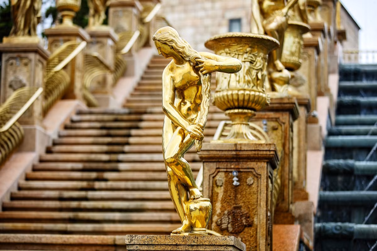 5 tac pham dieu khac dac biet nhat tai Thac Than Mat Troi o Ba Na Hills-Hinh-4