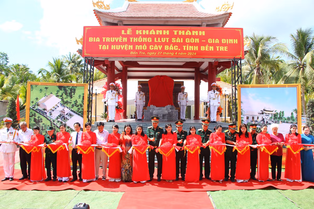 Khanh thanh cong trinh bia truyen thong LLVT Sai Gon-Gia Dinh tai Ben Tre