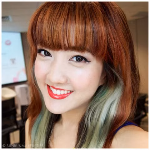 Cô đã nhận lời mời của một thẩm mĩ viện vì mong muốn có làn da sáng và tươi trẻ. Nhưng kết quả lại đúng là một cơn ác mộng tồi tệ. Da cô bị phản ứng dị ứng nghiêm trọng, mụn mủ đỏ nổi khắp mặt, cảm giác đau rát và ngứa ngáy hành hạ suốt ngày khiến cô không thể làm gì.