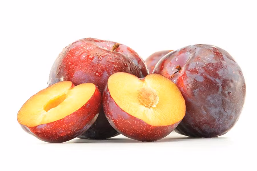 Các loại quả hạch. Các loại quả hạch như đào, mận chứa nhiều đường có thể gây đầy bụng, béo bụng.