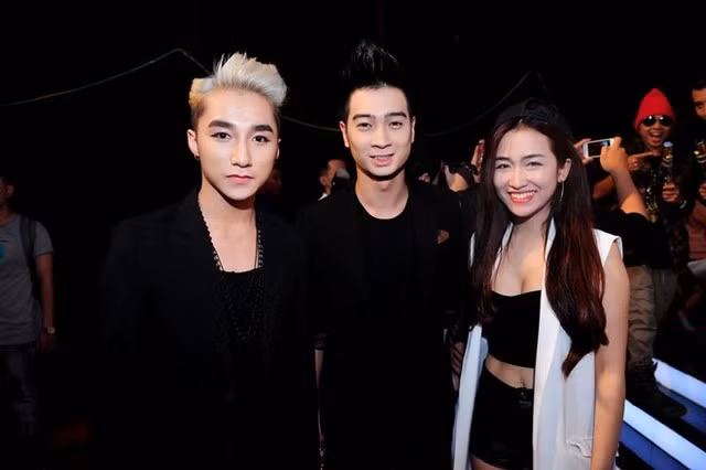 SlimV - Producer trẻ tài năng của team Sơn Tùng cho biết, Sơn Tùng M-TP bị phù họng nặng, không thể hát được, và nhóm cũng không chấp nhận hát lipsync nên tốt nhất là dừng cuộc chơi lại. Tình trạng này đã kéo dài khá lâu, đặc biệt ở tuần trước, Sơn Tùng đã rất cố gắng để lên sân khấu mặc dù cổ họng sưng đau.