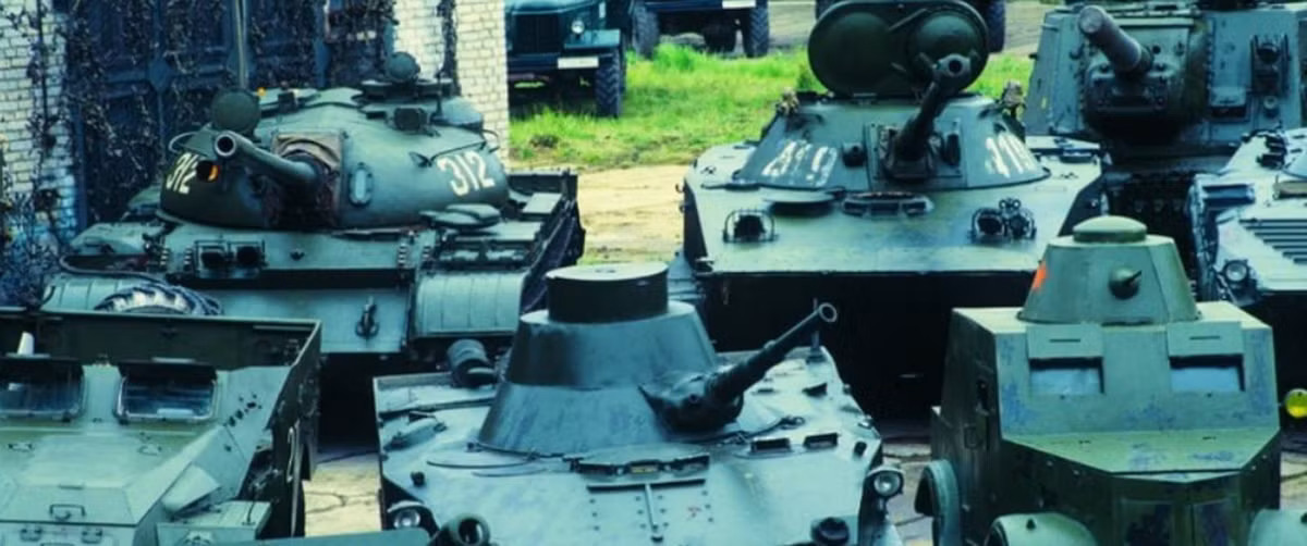 Xe tăng Liên Xô T-54 và T-55 về lý thuyết là hai mẫu xe khác nhau, nhưng thực tế chúng là một phần của cùng một dòng chiến xa, đã liên tục được hiện đại hóa và có những thay đổi về thiết kế trong thời gian dài vừa qua.
