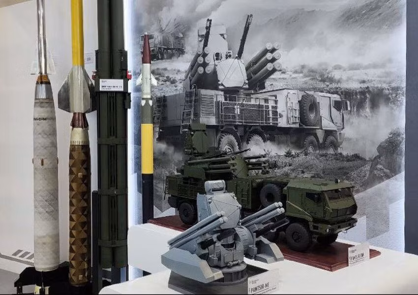 Tại Triển lãm quân sự quốc tế Army 2024, Tập đoàn công nghệ nhà nước Rostec đã trưng bày một phiên bản mới chưa từng được biết đến của tổ hợp phòng không Pantsir, mặc dù chưa có khẳng định chính thức nhưng nhiều ý kiến cho rằng đây chính là biến thể được Ấn Độ chú ý.