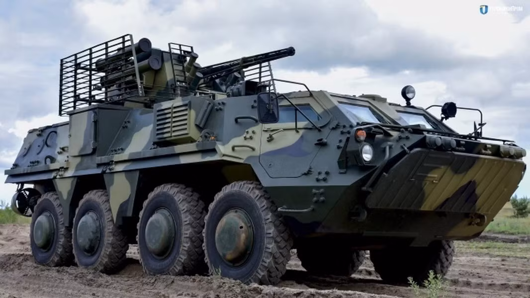 Những chiếc BTR-4E sẽ tăng cường đáng kể khả năng tác chiến cho các tiểu đoàn bộ binh của lữ đoàn nhờ hỏa lực mạnh thông qua pháo 30 mm, súng phóng lựu tự động và hệ thống tên lửa chống tăng Barrier.
