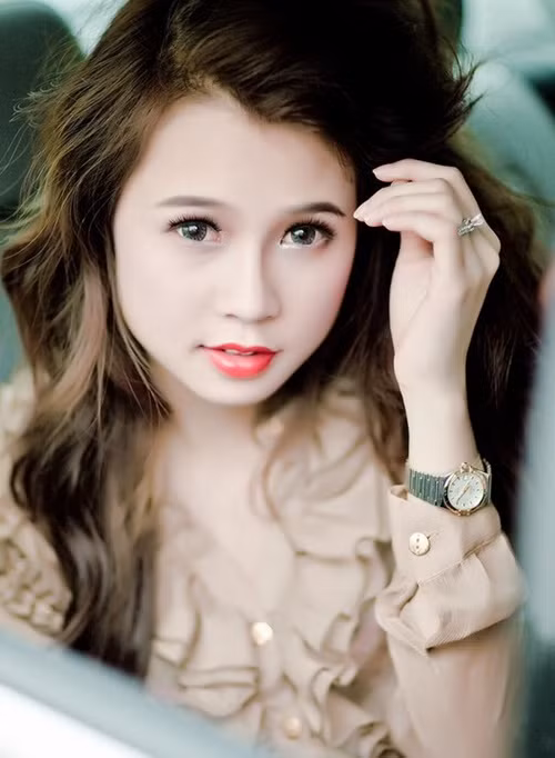 Nhan sắc của Sam thời mới nổi trên cộng đồng mạng được đánh giá cao.