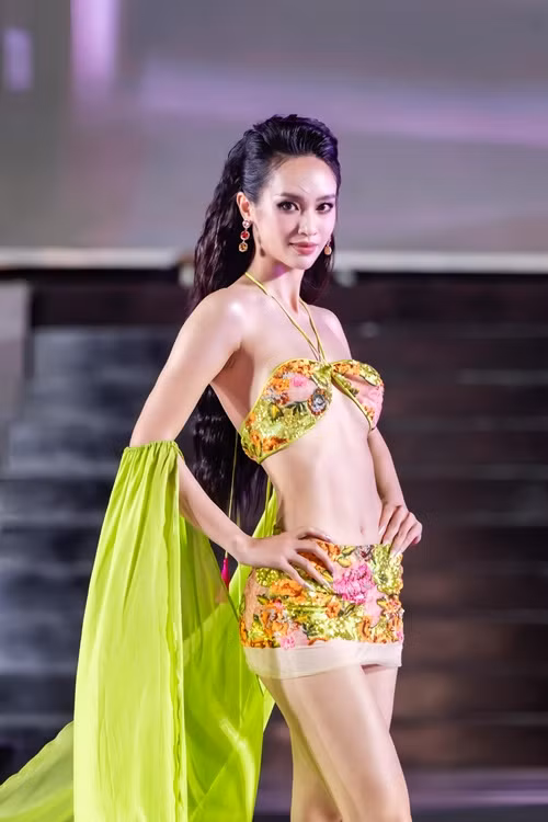 Cụ thể, trên Tiktok, dưới video của ViruSs, Vũ Thúy Quỳnh để lại bình luận: "Thôi anh ơi, có bằng chứng là con anh rồi. Anh thao túng em mấy ngày qua. Chịu anh".