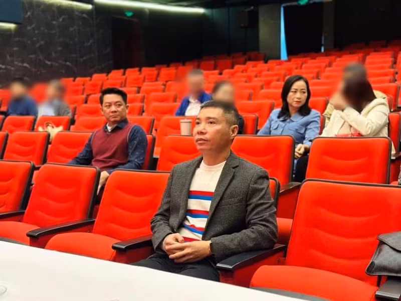 Nam nghệ sĩ gửi lời cảm ơn đến Sở Văn hóa và Thể thao Hà Nội, cùng ban lãnh đạo Nhà hát và toàn thể các đồng nghiệp đã luôn đồng hành, hỗ trợ, động viên anh trong suốt thời gian đảm nhận cương vị này. Ảnh: FB Công Lý.