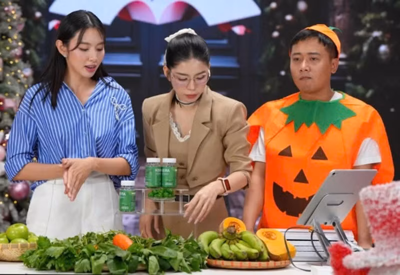 Phía Thùy Tiên lên tiếng sau khi bị nhắc nhở vì quảng cáo lố. Trên trang cá nhân, cô thừa nhận, cô đã sai. “Hôm nay, sau khi được làm việc với Cục Phát thanh, Truyền hình và Thông tin điện tử, được mọi người truyền đạt, nhắc nhở, Tiên nhận thức sâu sắc hơn nữa những thiếu sót của mình. Tiên muốn đối mặt với lỗi lầm của mình một cách trung thực, không né tránh”, Thùy Tiên nói. Ảnh: Kiến Thức Đầu Tư.