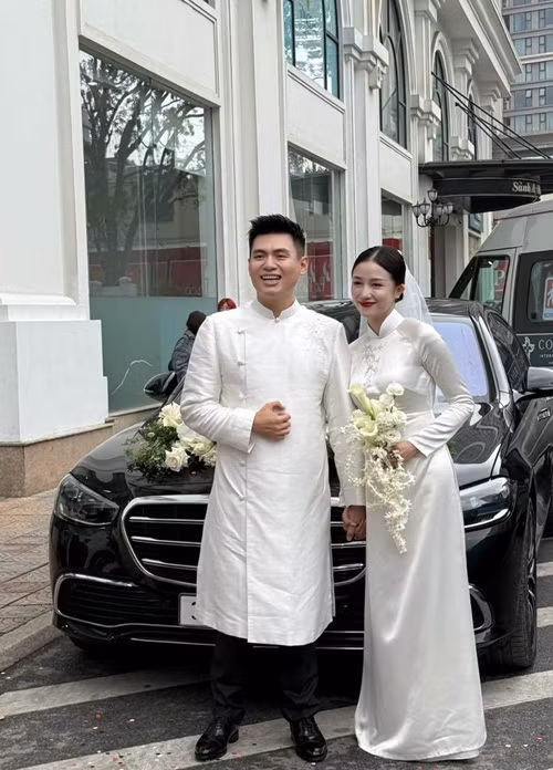 Salim và Hải Long làm bạn 15 năm trước khi nảy sinh tình cảm. Vào năm 2021, Hải Long cầu hôn thành công Salim. Ảnh: Phụ Nữ Pháp Luật.