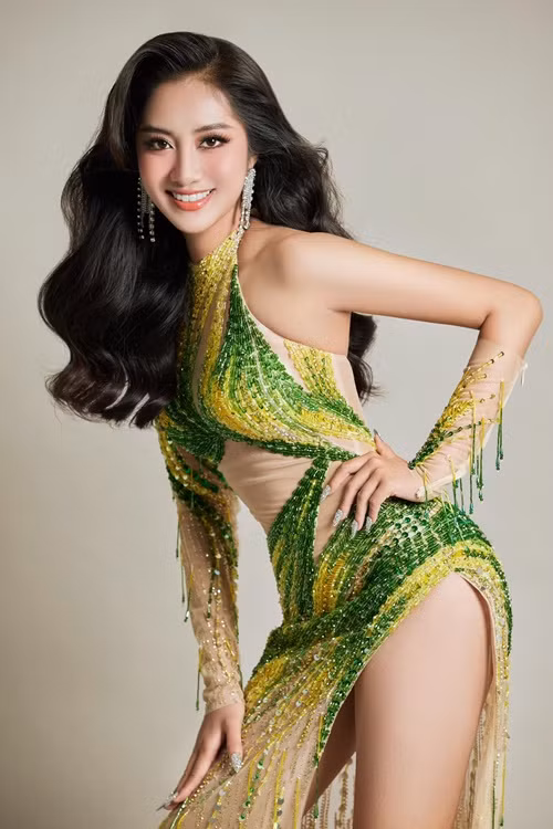 Chân dài chia sẻ trên Tiền Phong, cô từng tự ti vì làn da nhưng sau đó thấy đây là khác biệt giúp cô nổi bật giữa đám đông.