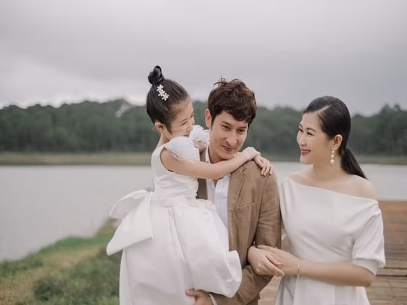 Tháng 3/2024, Huy Khánh và Mạc Anh Thư bị đồn ly hôn khi Mạc Anh Thư cùng con gái sang Phần Lan sống, đồng thời cựu người mẫu có một số status tâm trạng. Ảnh: FB Huy Khánh.