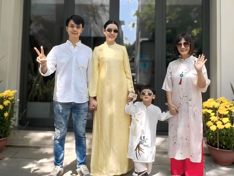 Thúy Vân chia sẻ trên Giao Thông, cô thấy may mắn vì gia đình chồng có truyền thống văn hóa đáng tự hào. Ảnh: FB Nhật Vũ.