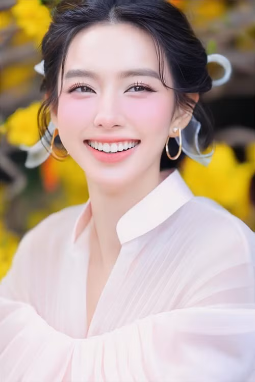 Mới đây, cô vướng lùm xùm quảng cáo quá lố viên kẹo rau củ. Đối mặt với ý kiến trái chiều, Thùy Tiên vẫn giữ im lặng. Ảnh: FB Thùy Tiên.