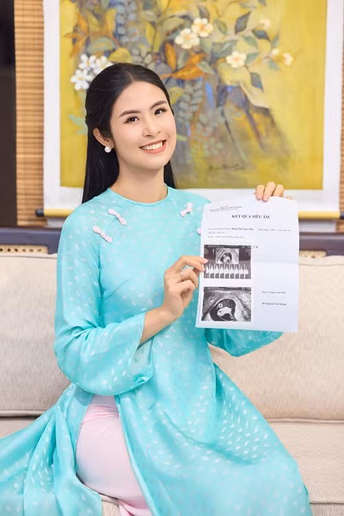 Ngọc Hân khoe tin vui bầu bí vào tháng 2/2025. Ảnh: FB Ngọc Hân.